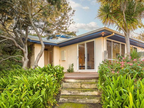 Sky Mirror Cottage - Kempsey Accommodation 0