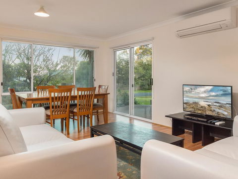 Sky Mirror Cottage - Kempsey Accommodation 1