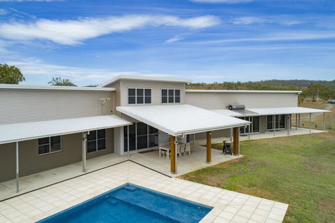 Skyline Farm House - Kempsey Accommodation 0
