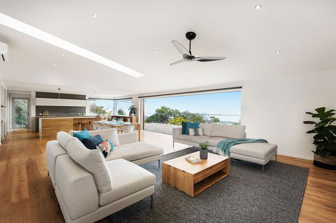 Skyluxe Luxury Retreat With Water Views And Deluxe Interior From Every Room - Kempsey Accommodation 0