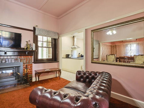 Skymirror Cottage - Kempsey Accommodation 2