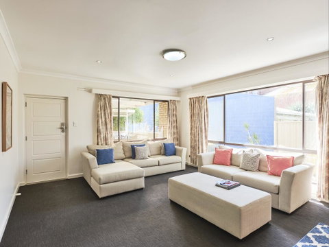 Skymirror Villa - Kempsey Accommodation 2