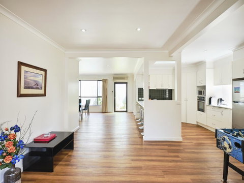 Skymirror Villa - Kempsey Accommodation 0