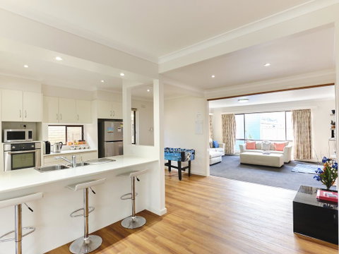 Skymirror Villa - Kempsey Accommodation 3