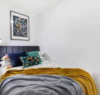 Sleek modern apartment close to everything - Kempsey Accommodation
