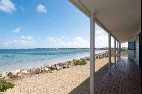 Smart Beach House @ Pelican Point - Kempsey Accommodation 1