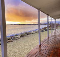 Smart Beach House  Pelican Point - Kempsey Accommodation