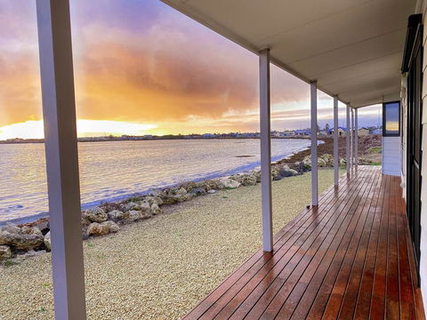 Smart Beach House @ Pelican Point - Kempsey Accommodation 0