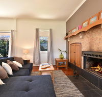 Somerville Wines Farmstay in Broke super cute house on working farm. Walk for miles. - Kempsey Accommodation