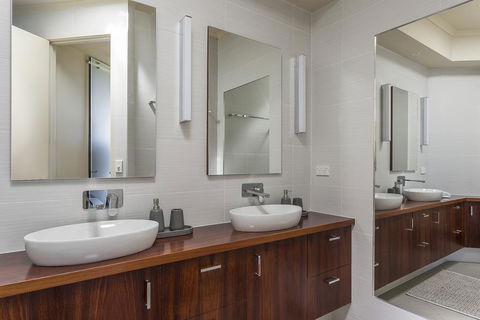 Sophisticated Contemporary Coastal Living With Sweeping Views In Cape Schanck - Kempsey Accommodation 3