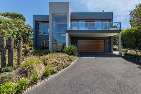 Sophisticated Contemporary Coastal Living With Sweeping Views In Cape Schanck - Kempsey Accommodation 2