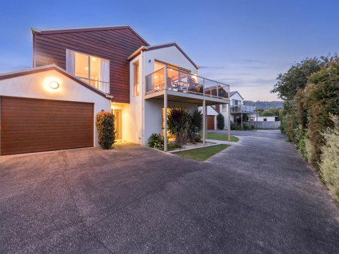 Sound Of The Sea - Kempsey Accommodation 0