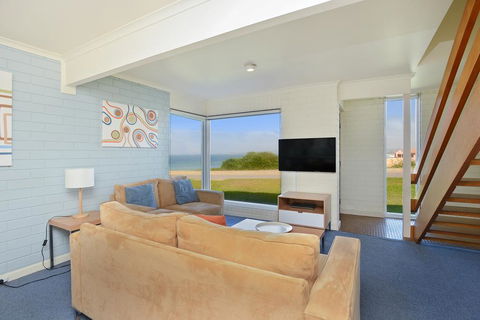 South Seas Beachfront Apartments - Kempsey Accommodation 3