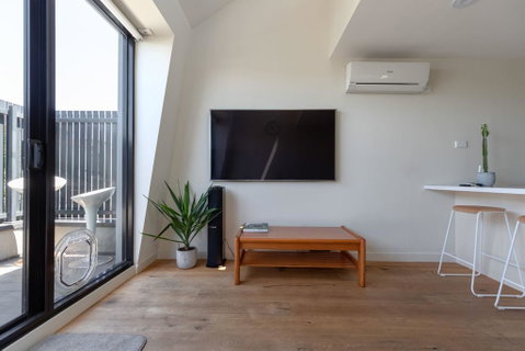 Spacious 2 Bedroom Inner City Townhouse With Private Rooftop - Kempsey Accommodation 1