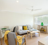 Spacious and Bright Apartment Minutes to the Beach - Kempsey Accommodation