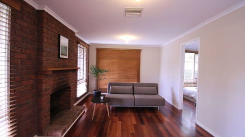 Spacious And Cozy Home Next To Glen Waverley - Kempsey Accommodation 2