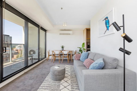 Spacious And Sunny Modern Apartment With City View - Kempsey Accommodation 1