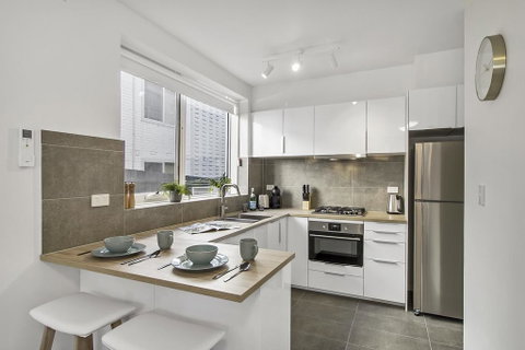 Spacious Apartment Within Minutes Of Acland Street - Kempsey Accommodation 0