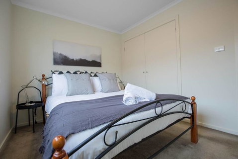Spacious Lovely 5Beds Home@Point Cook - Kempsey Accommodation 2