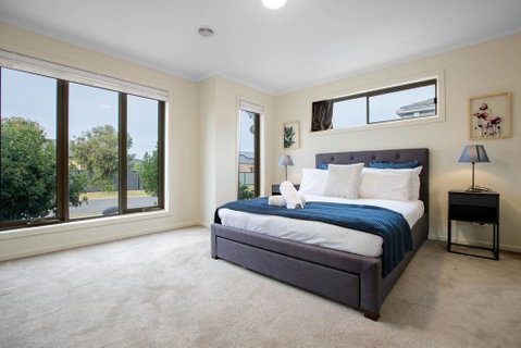 Spacious Lovely 5Beds Home@Point Cook - Kempsey Accommodation 1