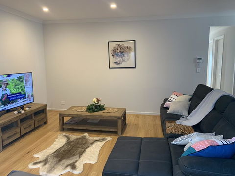 Spacious Rooms Home-Stay With Free Wifi - Kempsey Accommodation 0
