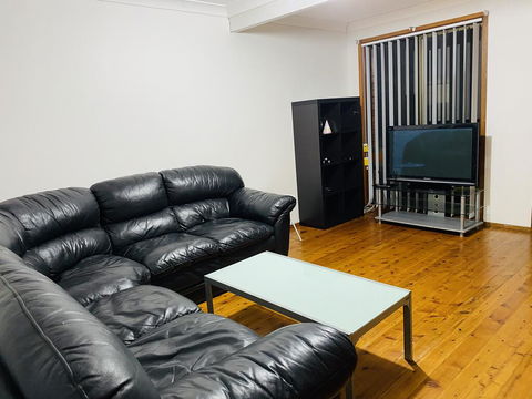 Spacious Townhouse In Wollongong - Kempsey Accommodation 1