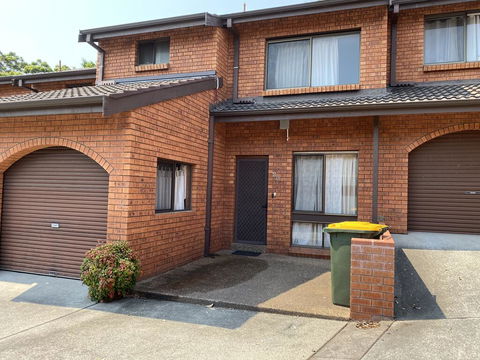 Spacious Townhouse In Wollongong - Kempsey Accommodation 3