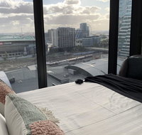 Sparkling 2 bed 1 bath Melbourne CBD Apt - Free Netflix  Wine
