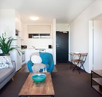 Sprawling City Views and Balcony in Cosy Apartment - Kempsey Accommodation