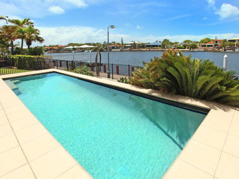 St Lucia 11 - 4 BDRM Canal Home With Pool - Kempsey Accommodation 1