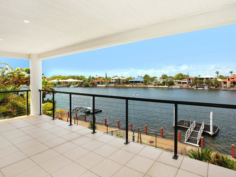 St Lucia 11 - 4 BDRM Canal Home With Pool - Kempsey Accommodation 3