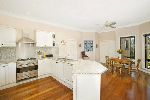 Stately Bowral Designer Home - Kempsey Accommodation 2