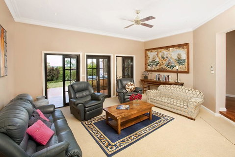 Stately Bowral Designer Home - Kempsey Accommodation 1