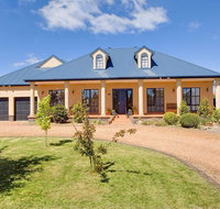 Stately Bowral Designer Home - Kempsey Accommodation