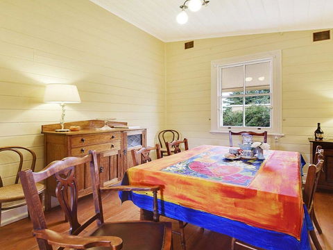 Station Masters Cottage - Classic Quaint & Nostalgia - Kempsey Accommodation 3