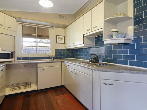Station Masters Cottage - Classic Quaint & Nostalgia - Kempsey Accommodation 1