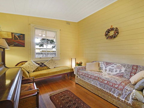 Station Masters Cottage - Classic Quaint & Nostalgia - Kempsey Accommodation 2