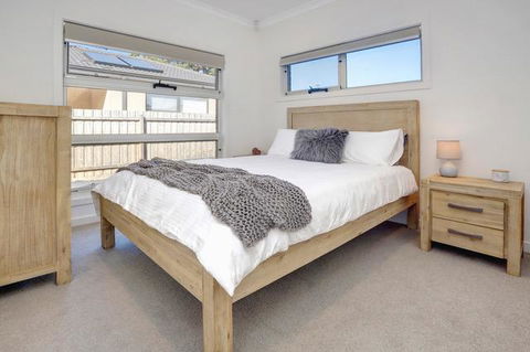 Staughton Sounds - Kempsey Accommodation 2