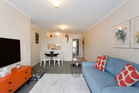 Stay Okay Central - Fremantle - Kempsey Accommodation 3