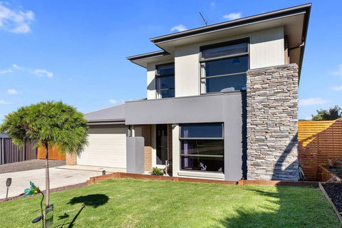 STELLAVISTA - 4 Bedrooms, Free Wifi, Views - Kempsey Accommodation 3