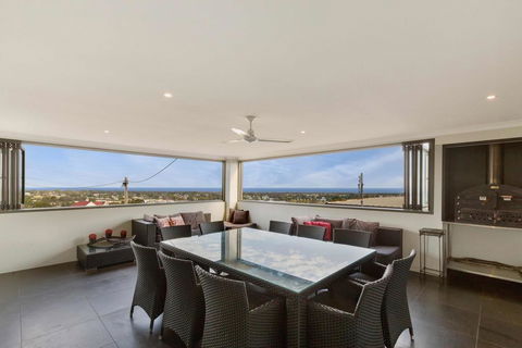 Stillwaters - Panoramic View Of Lakes Entrance - Kempsey Accommodation 2