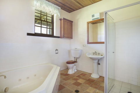 Stone Cottage - Kempsey Accommodation 1