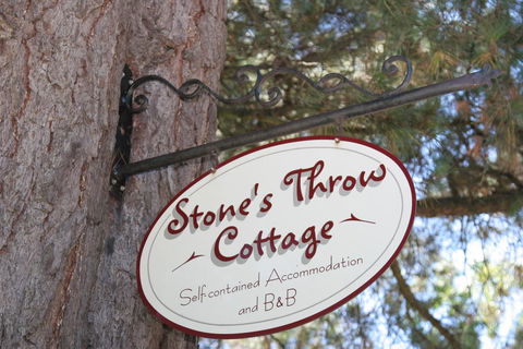 Stone's Throw Cottage Bed And Breakfast - Kempsey Accommodation 1