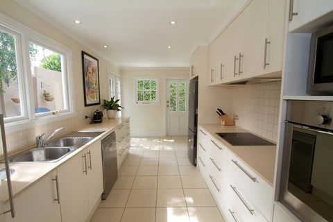 Strahan House - Kempsey Accommodation 2