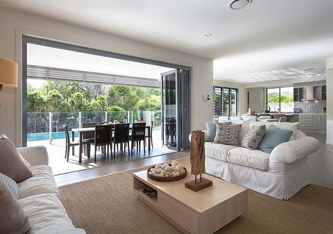 Stunning Beachside Home Minutes From Coolum Beach - Kempsey Accommodation 3