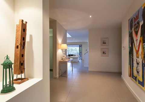 Stunning Beachside Home Minutes From Coolum Beach - Kempsey Accommodation 2