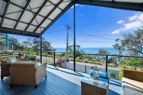 Stunning Family Escape On The Point With Bay Views - Kempsey Accommodation 3