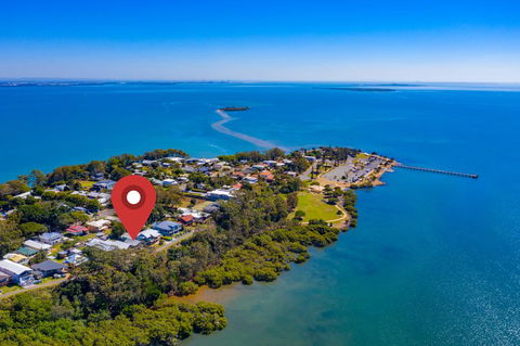 Stunning Family Escape On The Point With Bay Views - Kempsey Accommodation 2