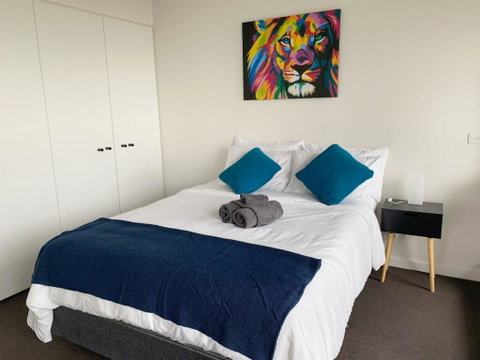 Stylish 2BR 2BT Apt With Bay Views, Secure Parking, Netflix, Gym Pool And Wine - Kempsey Accommodation 2