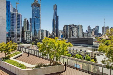 Stylish 2BR 2BT Apt With Bay Views, Secure Parking, Netflix, Gym Pool And Wine - Kempsey Accommodation 3